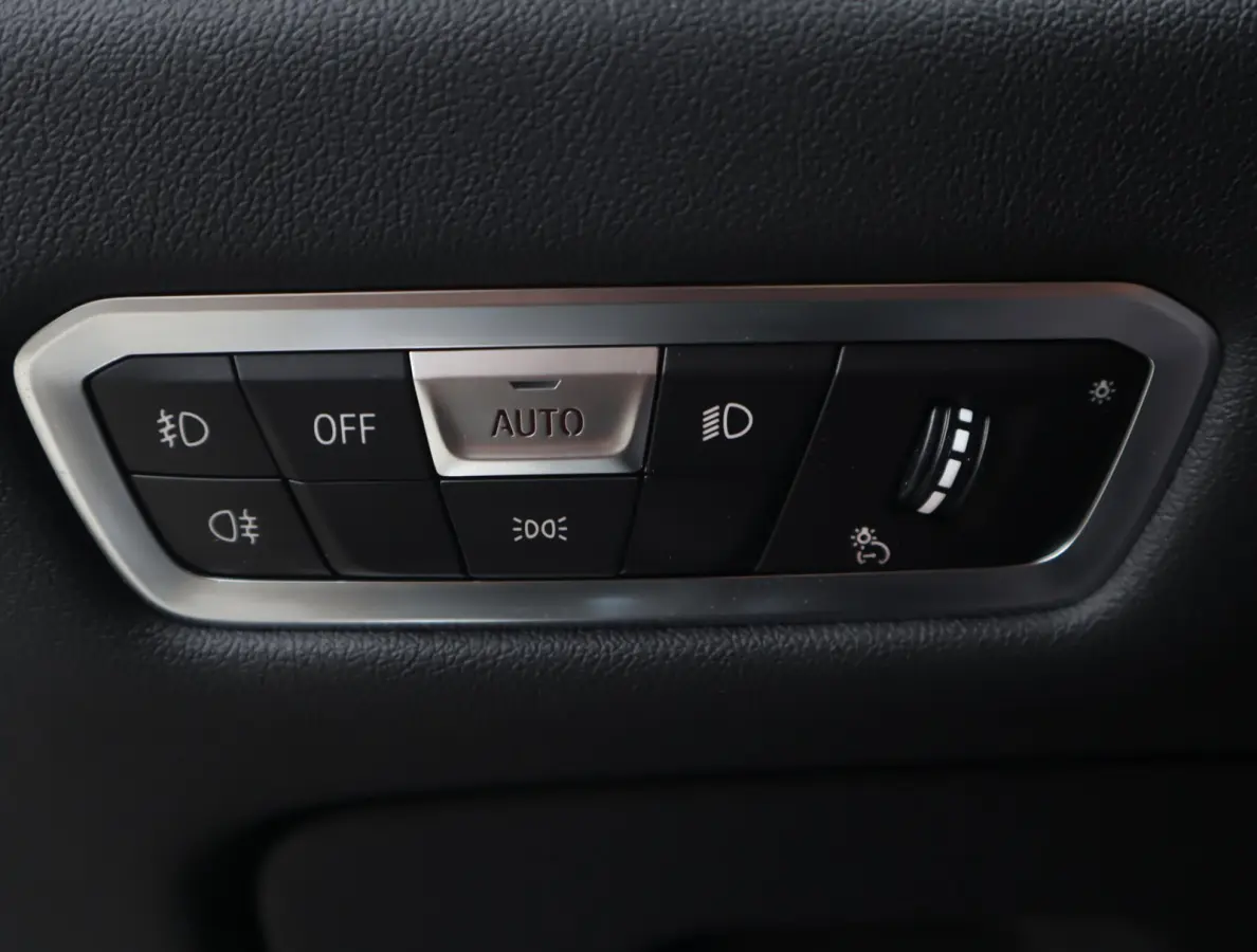 xDrive45e M Sport | Skylounge | Bowers en Wilkins | Softclose | Trekhaak | 22 Inch
