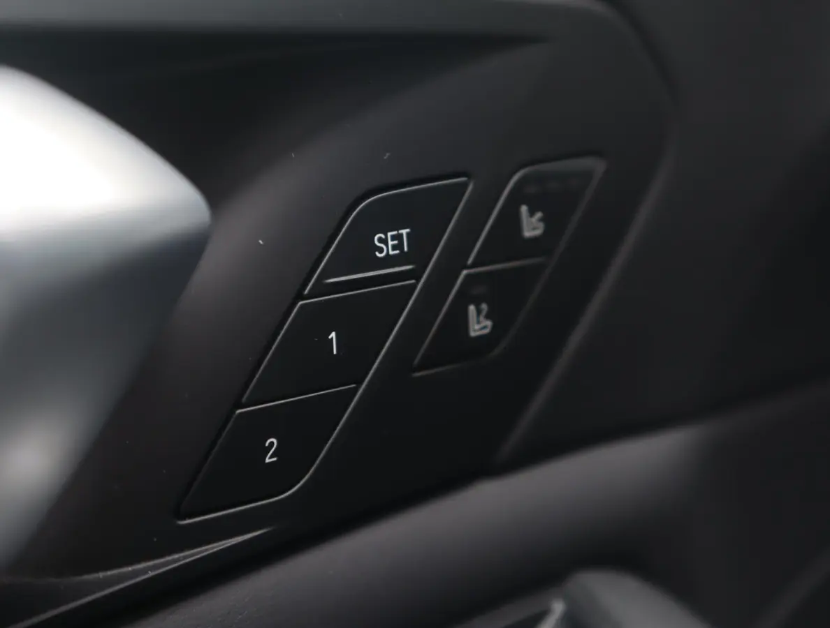 xDrive45e M Sport | Skylounge | Bowers en Wilkins | Softclose | Trekhaak | 22 Inch