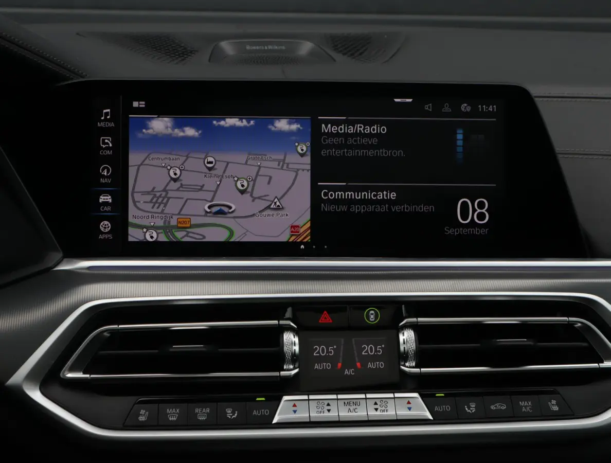 xDrive45e M Sport | Skylounge | Bowers en Wilkins | Softclose | Trekhaak | 22 Inch
