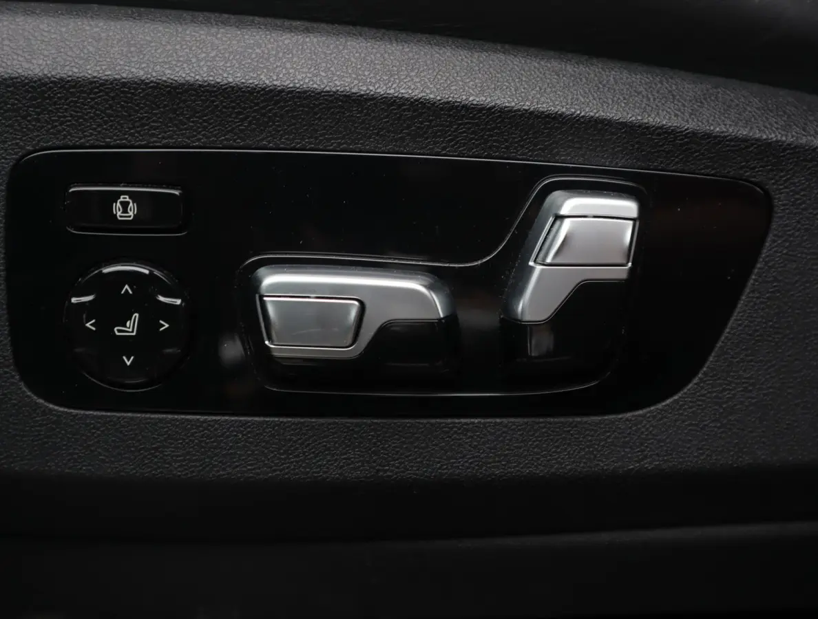 xDrive45e M Sport | Skylounge | Bowers en Wilkins | Softclose | Trekhaak | 22 Inch
