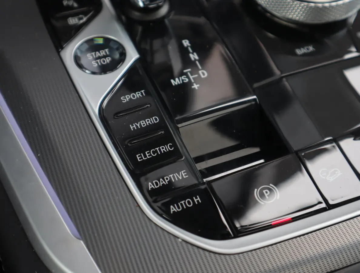 xDrive45e M Sport | Skylounge | Bowers en Wilkins | Softclose | Trekhaak | 22 Inch