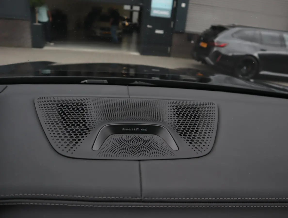 xDrive45e M Sport | Skylounge | Bowers en Wilkins | Softclose | Trekhaak | 22 Inch