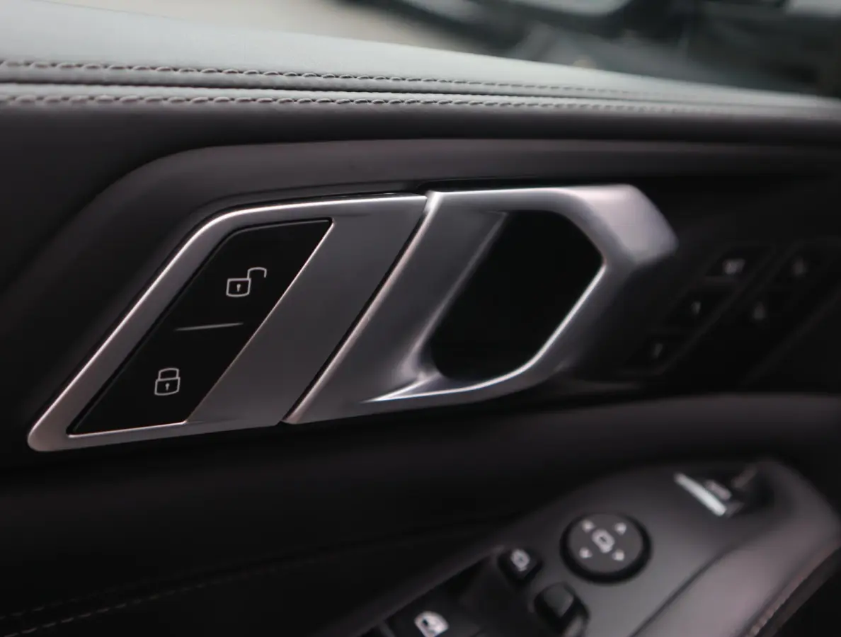 xDrive45e M Sport | Skylounge | Bowers en Wilkins | Softclose | Trekhaak | 22 Inch