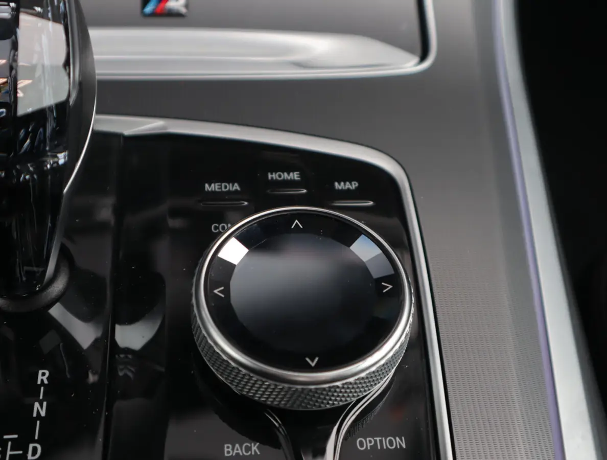 xDrive45e M Sport | Skylounge | Bowers en Wilkins | Softclose | Trekhaak | 22 Inch