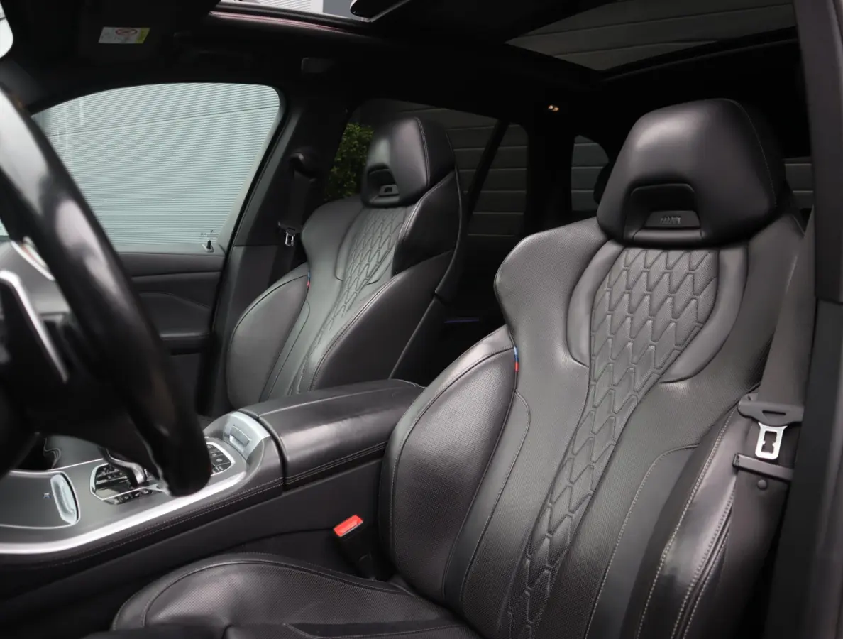 xDrive45e M Sport | Skylounge | Bowers en Wilkins | Softclose | Trekhaak | 22 Inch