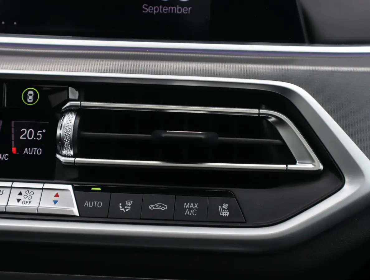 xDrive45e M Sport | Skylounge | Bowers en Wilkins | Softclose | Trekhaak | 22 Inch