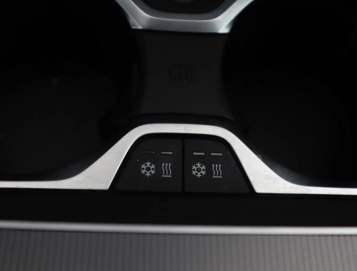 xDrive45e M Sport | Skylounge | Bowers en Wilkins | Softclose | Trekhaak | 22 Inch