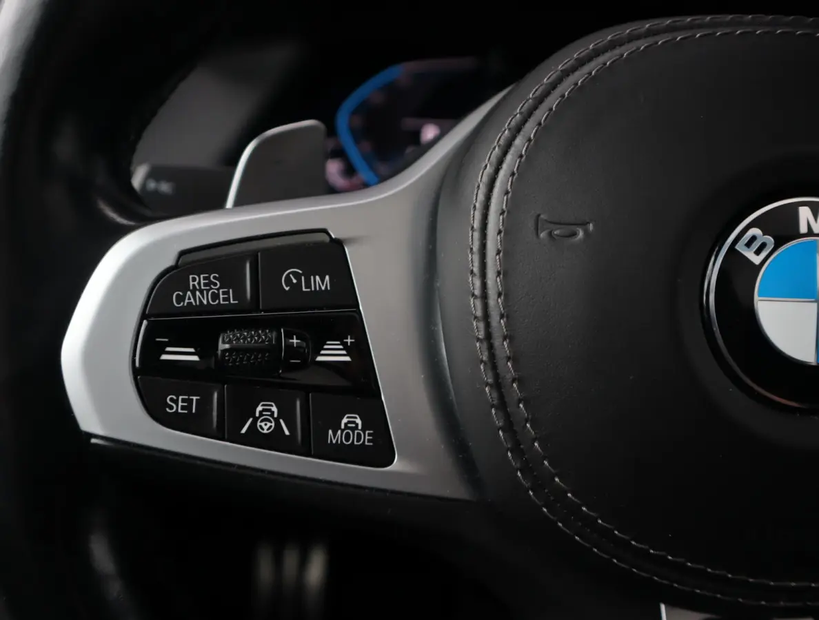 xDrive45e M Sport | Skylounge | Bowers en Wilkins | Softclose | Trekhaak | 22 Inch