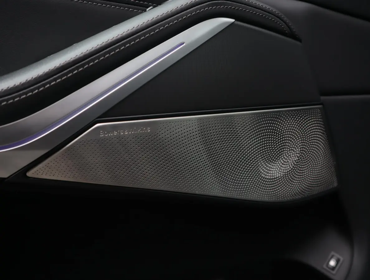xDrive45e M Sport | Skylounge | Bowers en Wilkins | Softclose | Trekhaak | 22 Inch