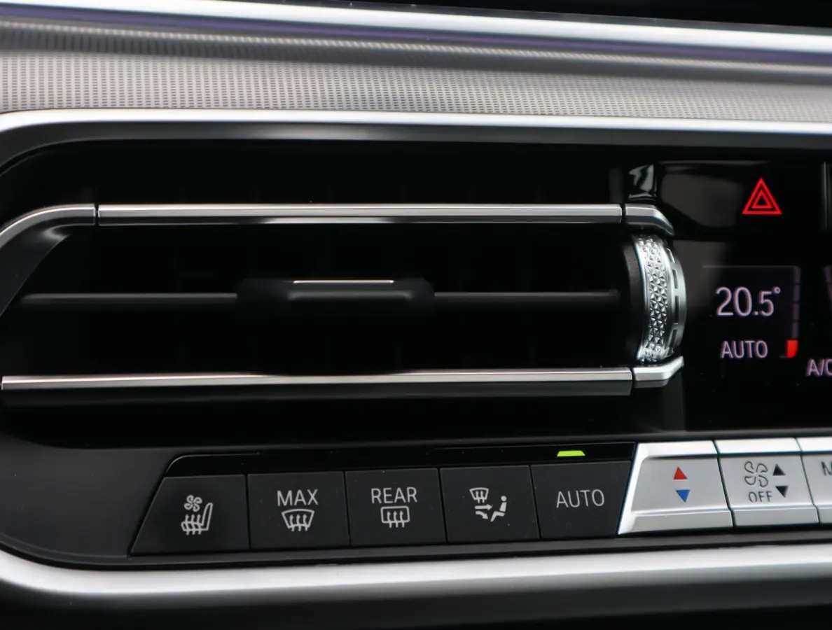 xDrive45e M Sport | Skylounge | Bowers en Wilkins | Softclose | Trekhaak | 22 Inch