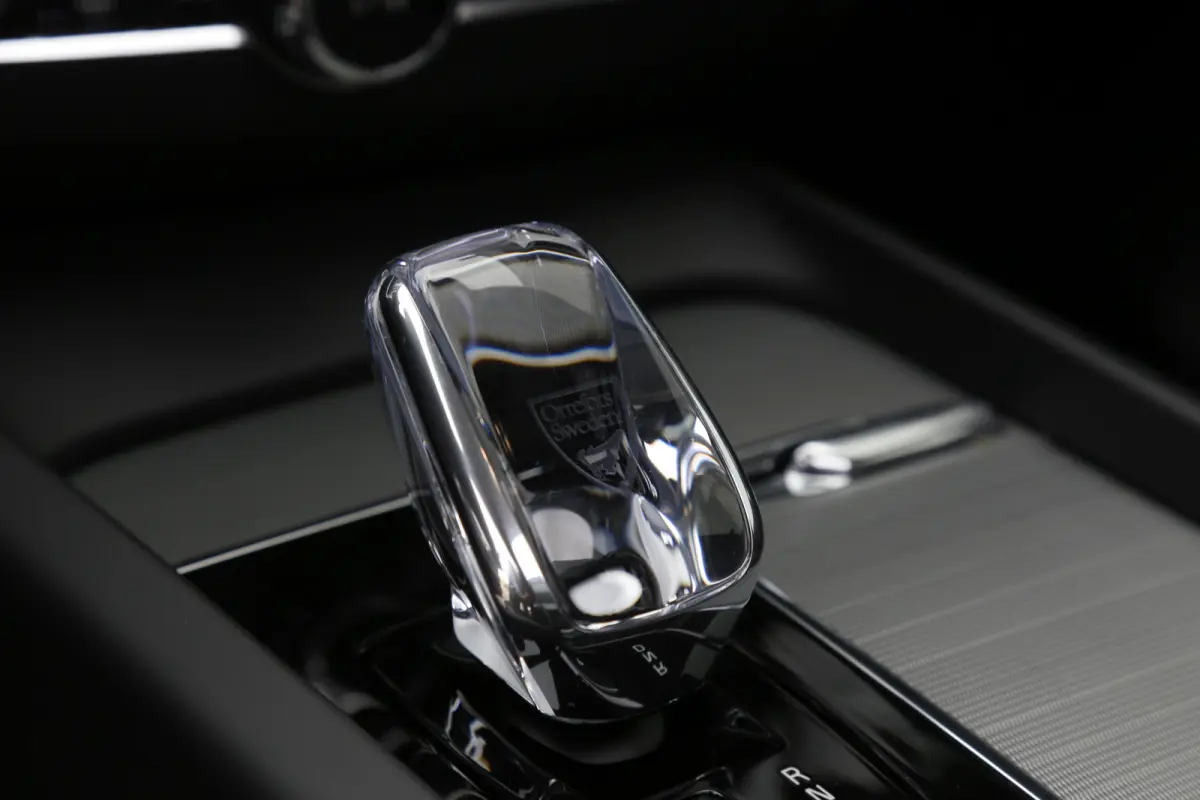 2.0 T6 Plug-in hybrid Long Range AWD Plus Black edition*Perfect Volvo Onderh.*Pano/Elek. Trekhaak/R-Design Stoelen/Stoelverw.V+A/Stuurverw./ACC/Pilot ass./360 Camera/Memorie/BLIS/Parkeersens