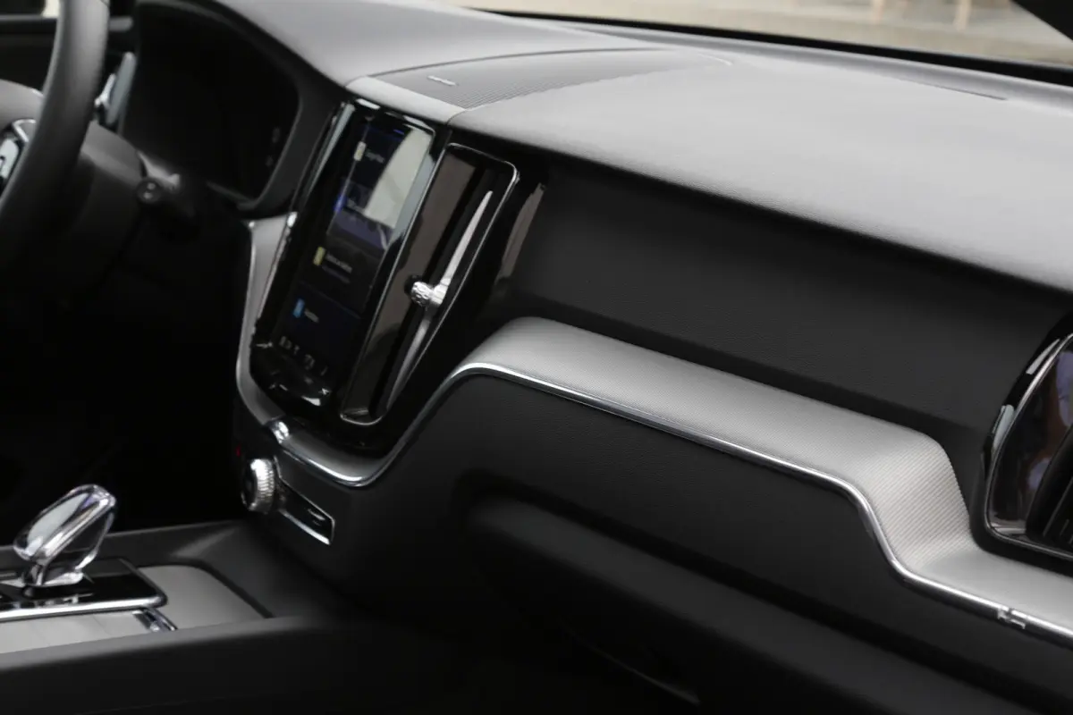 2.0 T6 Plug-in hybrid Long Range AWD Plus Black edition*Perfect Volvo Onderh.*Pano/Elek. Trekhaak/R-Design Stoelen/Stoelverw.V+A/Stuurverw./ACC/Pilot ass./360 Camera/Memorie/BLIS/Parkeersens