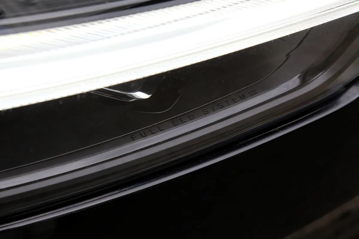 2.0 T6 Plug-in hybrid Long Range AWD Plus Black edition*Perfect Volvo Onderh.*Pano/Elek. Trekhaak/R-Design Stoelen/Stoelverw.V+A/Stuurverw./ACC/Pilot ass./360 Camera/Memorie/BLIS/Parkeersens