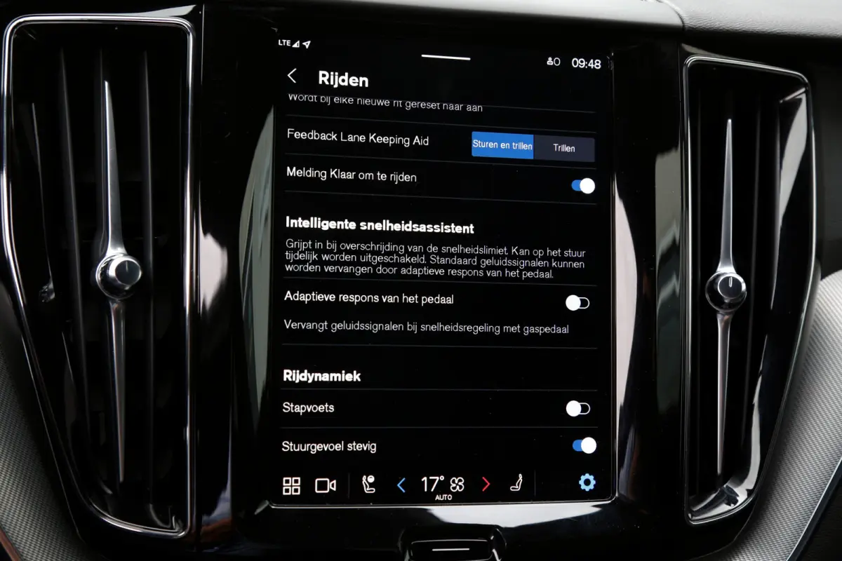 2.0 T6 Plug-in hybrid Long Range AWD Plus Black edition*Perfect Volvo Onderh.*Pano/Elek. Trekhaak/R-Design Stoelen/Stoelverw.V+A/Stuurverw./ACC/Pilot ass./360 Camera/Memorie/BLIS/Parkeersens