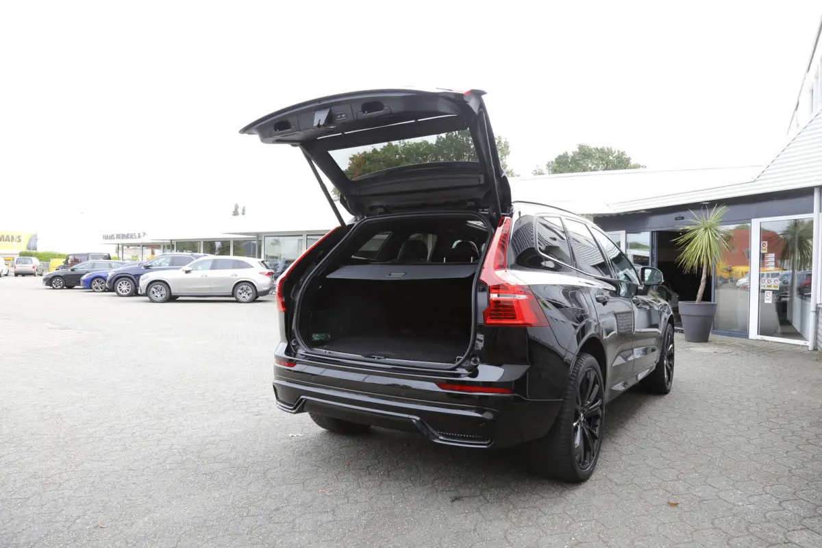 2.0 T6 Plug-in hybrid Long Range AWD Plus Black edition*Perfect Volvo Onderh.*Pano/Elek. Trekhaak/R-Design Stoelen/Stoelverw.V+A/Stuurverw./ACC/Pilot ass./360 Camera/Memorie/BLIS/Parkeersens