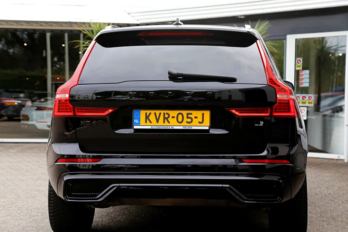 2.0 T6 Plug-in hybrid Long Range AWD Plus Black edition*Perfect Volvo Onderh.*Pano/Elek. Trekhaak/R-Design Stoelen/Stoelverw.V+A/Stuurverw./ACC/Pilot ass./360 Camera/Memorie/BLIS/Parkeersens