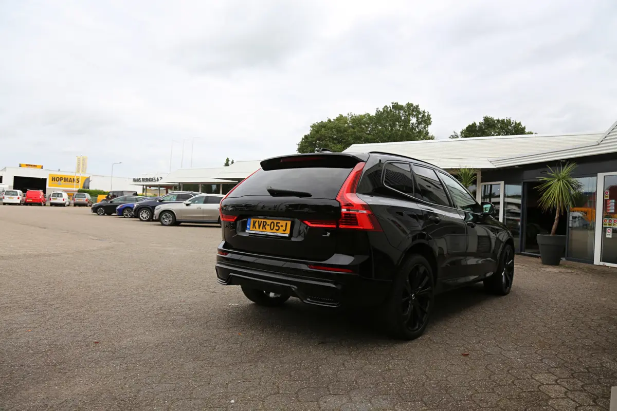2.0 T6 Plug-in hybrid Long Range AWD Plus Black edition*Perfect Volvo Onderh.*Pano/Elek. Trekhaak/R-Design Stoelen/Stoelverw.V+A/Stuurverw./ACC/Pilot ass./360 Camera/Memorie/BLIS/Parkeersens