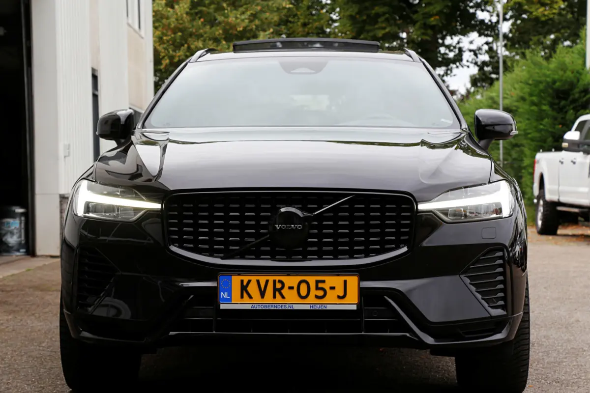 2.0 T6 Plug-in hybrid Long Range AWD Plus Black edition*Perfect Volvo Onderh.*Pano/Elek. Trekhaak/R-Design Stoelen/Stoelverw.V+A/Stuurverw./ACC/Pilot ass./360 Camera/Memorie/BLIS/Parkeersens