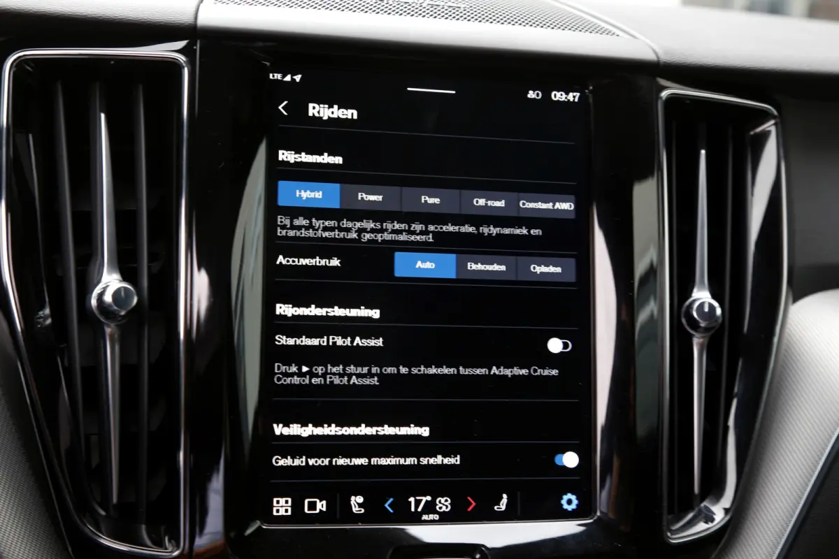 2.0 T6 Plug-in hybrid Long Range AWD Plus Black edition*Perfect Volvo Onderh.*Pano/Elek. Trekhaak/R-Design Stoelen/Stoelverw.V+A/Stuurverw./ACC/Pilot ass./360 Camera/Memorie/BLIS/Parkeersens