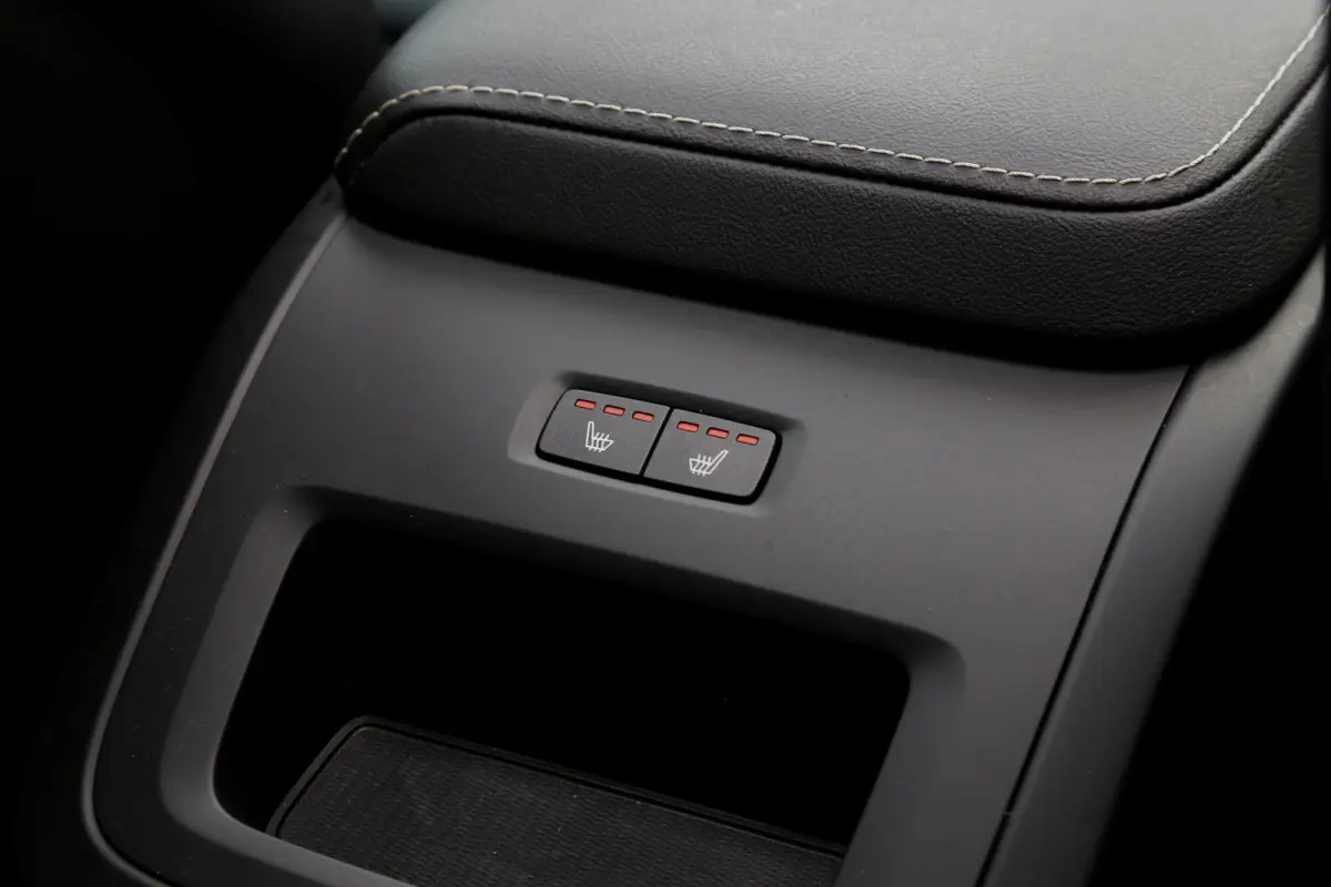 2.0 T6 Plug-in hybrid Long Range AWD Plus Black edition*Perfect Volvo Onderh.*Pano/Elek. Trekhaak/R-Design Stoelen/Stoelverw.V+A/Stuurverw./ACC/Pilot ass./360 Camera/Memorie/BLIS/Parkeersens