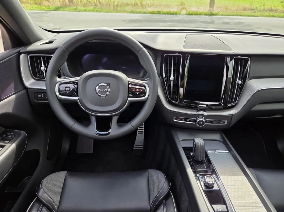 2.0 Recharge T6 AWD R-Design | Facelift | Panorama / AllSeason | Dealer onderhouden