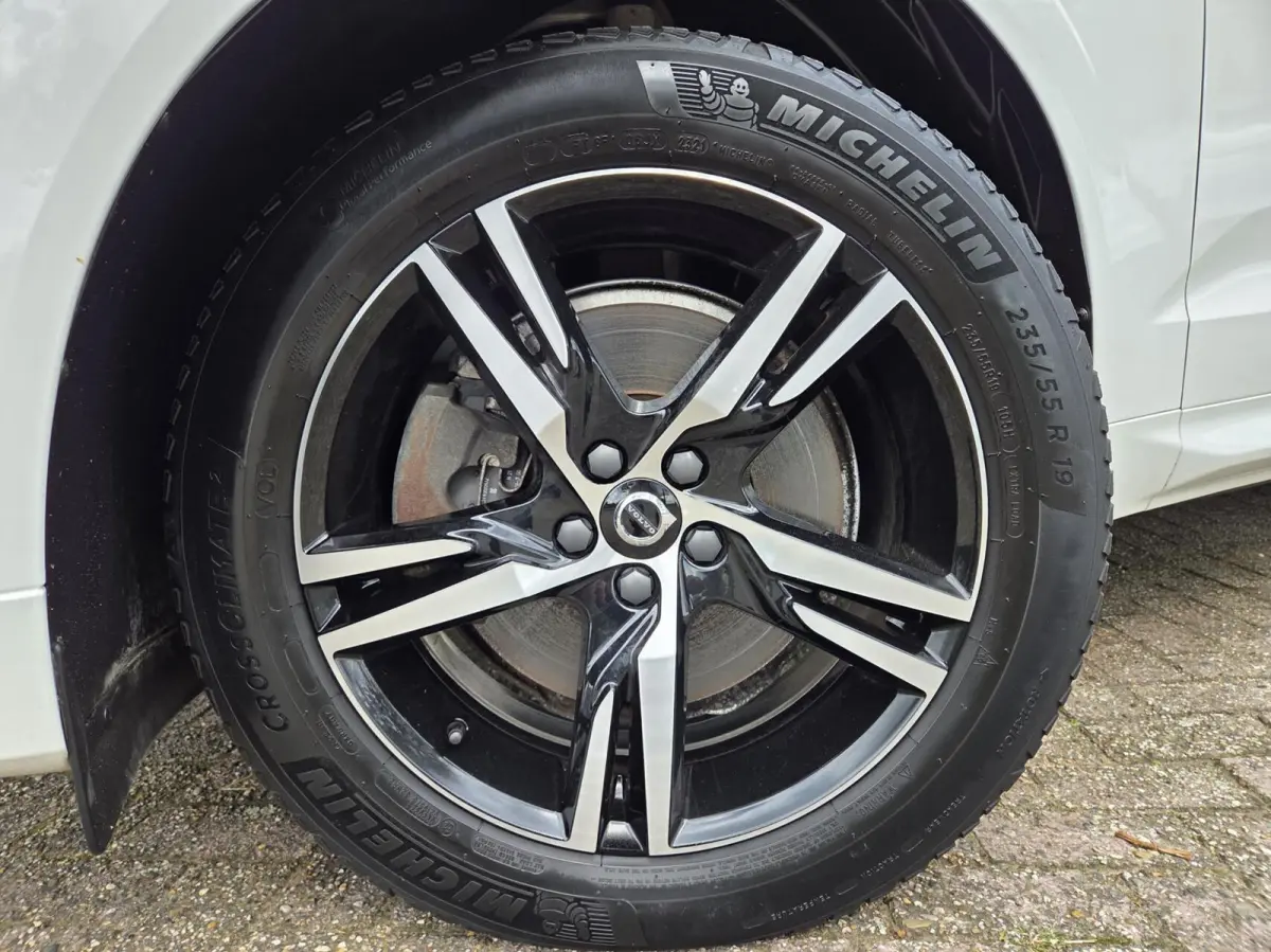 2.0 Recharge T6 AWD R-Design | Facelift | Panorama / AllSeason | Dealer onderhouden