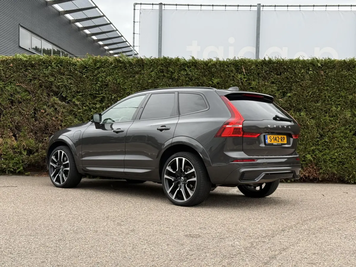 T8 Plug-in hybrid AWD Ultimate Dark | Pano dak | 360 camera | Trekhaak | Luchtvering | Bliss | Keyless | Elektrische stoelen | Bowers & Wilkins audio | Head up display | Stoel en stuur verwa