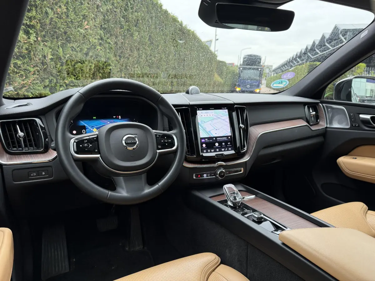 T8 Plug-in hybrid AWD Ultimate Dark | Pano dak | 360 camera | Trekhaak | Luchtvering | Bliss | Keyless | Elektrische stoelen | Bowers & Wilkins audio | Head up display | Stoel en stuur verwa