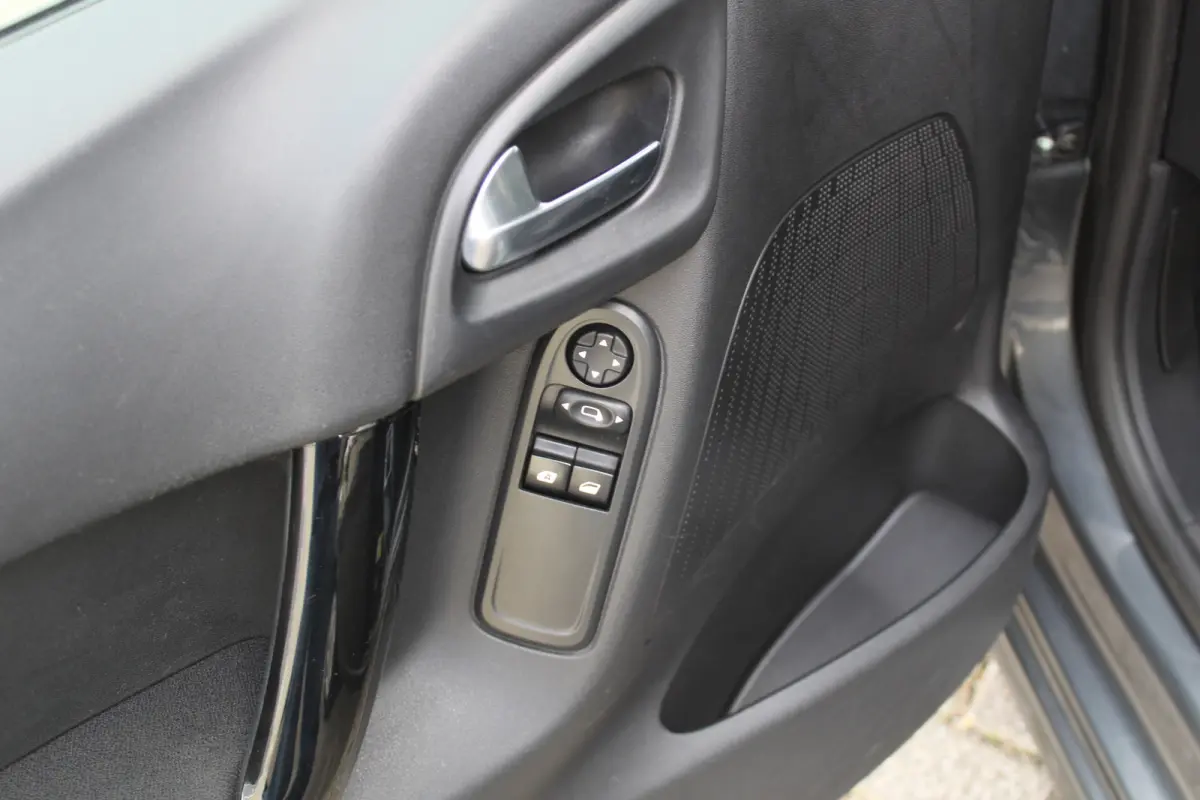 1.2 PureTech Feel Edition Cruise control l Airco l Chroom delen exterieur l Elektrische ramen voor