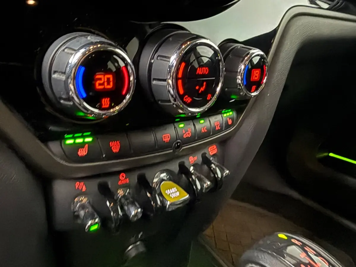 1.5 Cooper ALL4 Leder | St. Verwarming | LED | Navi | Climate & Cruise C. | PDC V&A | Elec. Achterklep | Sportstoelen | 17" LMV |