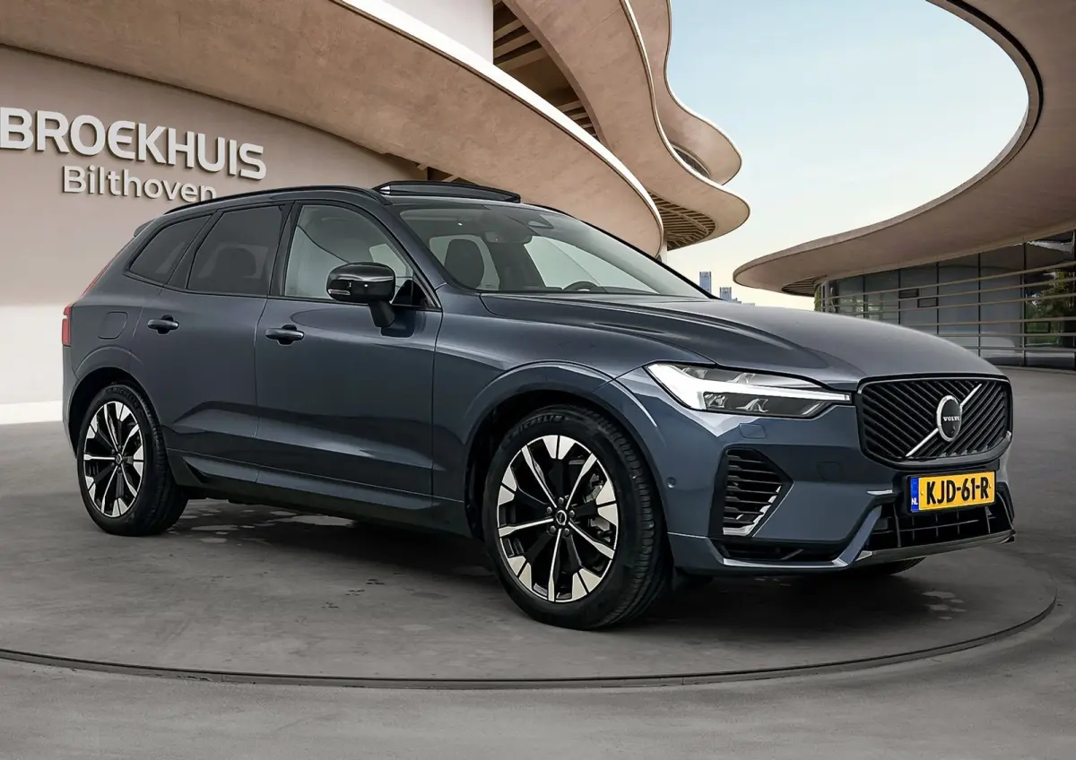 Facelift T6 Plug-in hybrid AWD Ultra Dark | Luchtvering | Trekhaak | Extra Getint Glas | PDC V+A en Camera | BLIS | Panoramadak | Keyless | Stoel + Stuurverwarming | 20inch LM
