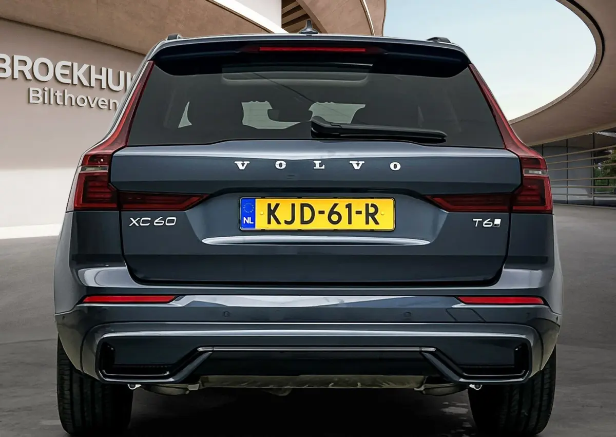 Facelift T6 Plug-in hybrid AWD Ultra Dark | Luchtvering | Trekhaak | Extra Getint Glas | PDC V+A en Camera | BLIS | Panoramadak | Keyless | Stoel + Stuurverwarming | 20inch LM