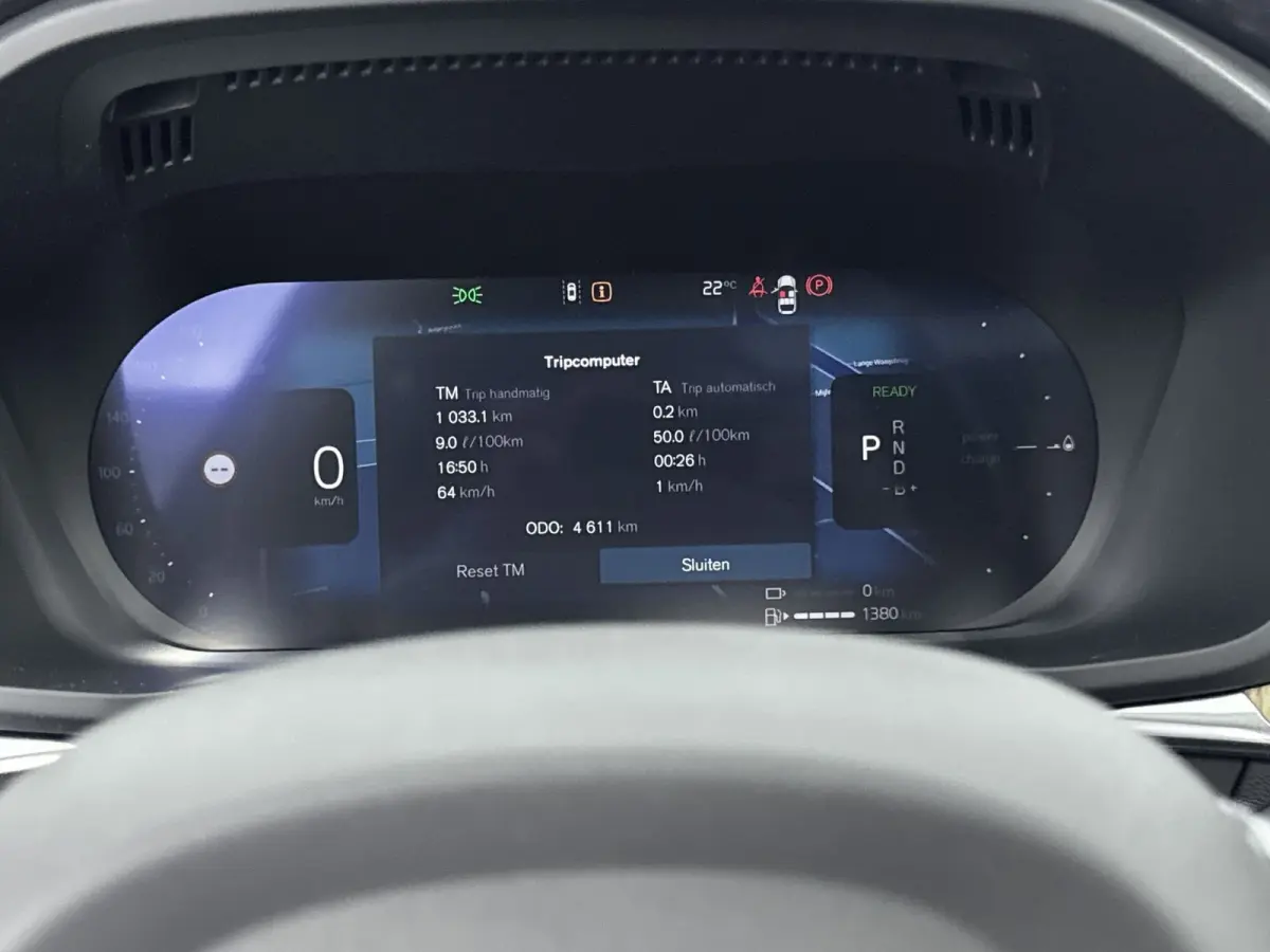 Facelift T6 Plug-in hybrid AWD Ultra Dark | Luchtvering | Trekhaak | Extra Getint Glas | PDC V+A en Camera | BLIS | Panoramadak | Keyless | Stoel + Stuurverwarming | 20inch LM