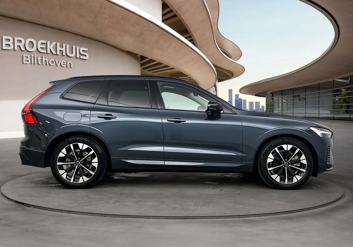 Facelift T6 Plug-in hybrid AWD Ultra Dark | Luchtvering | Trekhaak | Extra Getint Glas | PDC V+A en Camera | BLIS | Panoramadak | Keyless | Stoel + Stuurverwarming | 20inch LM