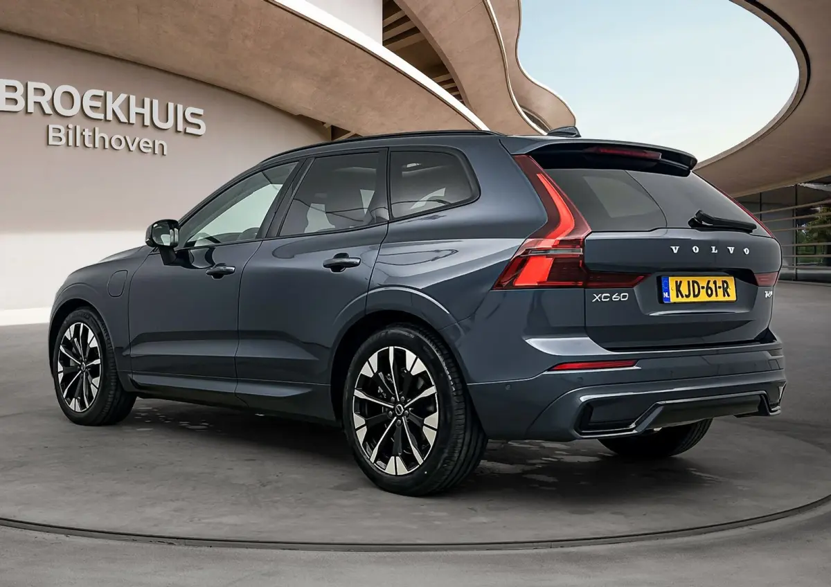 Facelift T6 Plug-in hybrid AWD Ultra Dark | Luchtvering | Trekhaak | Extra Getint Glas | PDC V+A en Camera | BLIS | Panoramadak | Keyless | Stoel + Stuurverwarming | 20inch LM