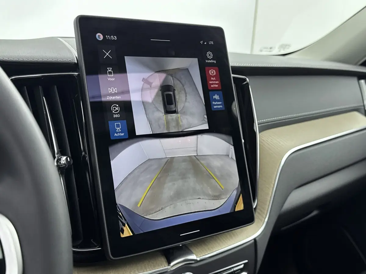 Facelift T6 Plug-in hybrid AWD Ultra Dark | Luchtvering | Trekhaak | Extra Getint Glas | PDC V+A en Camera | BLIS | Panoramadak | Keyless | Stoel + Stuurverwarming | 20inch LM