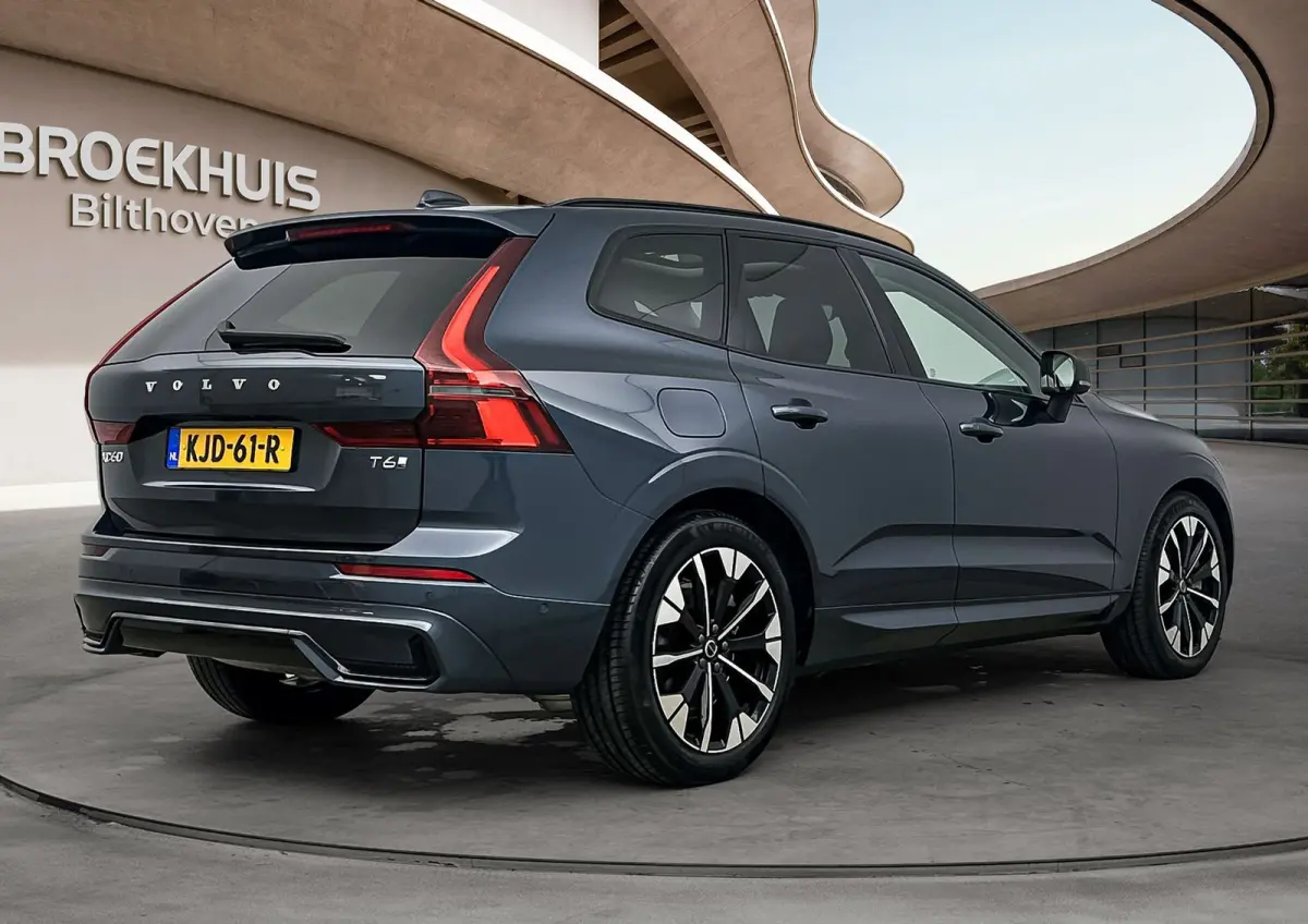 Facelift T6 Plug-in hybrid AWD Ultra Dark | Luchtvering | Trekhaak | Extra Getint Glas | PDC V+A en Camera | BLIS | Panoramadak | Keyless | Stoel + Stuurverwarming | 20inch LM