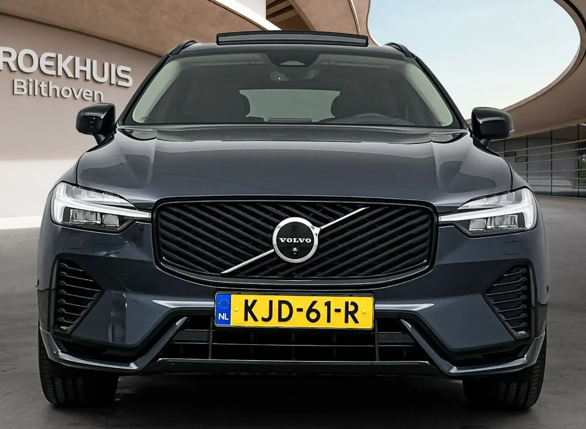 Facelift T6 Plug-in hybrid AWD Ultra Dark | Luchtvering | Trekhaak | Extra Getint Glas | PDC V+A en Camera | BLIS | Panoramadak | Keyless | Stoel + Stuurverwarming | 20inch LM