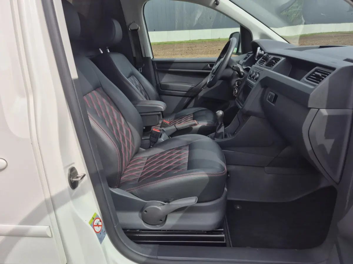 2.0 TDI L1H1 , Airco , 185 pk Leder / Apple carplay / 18 inch.