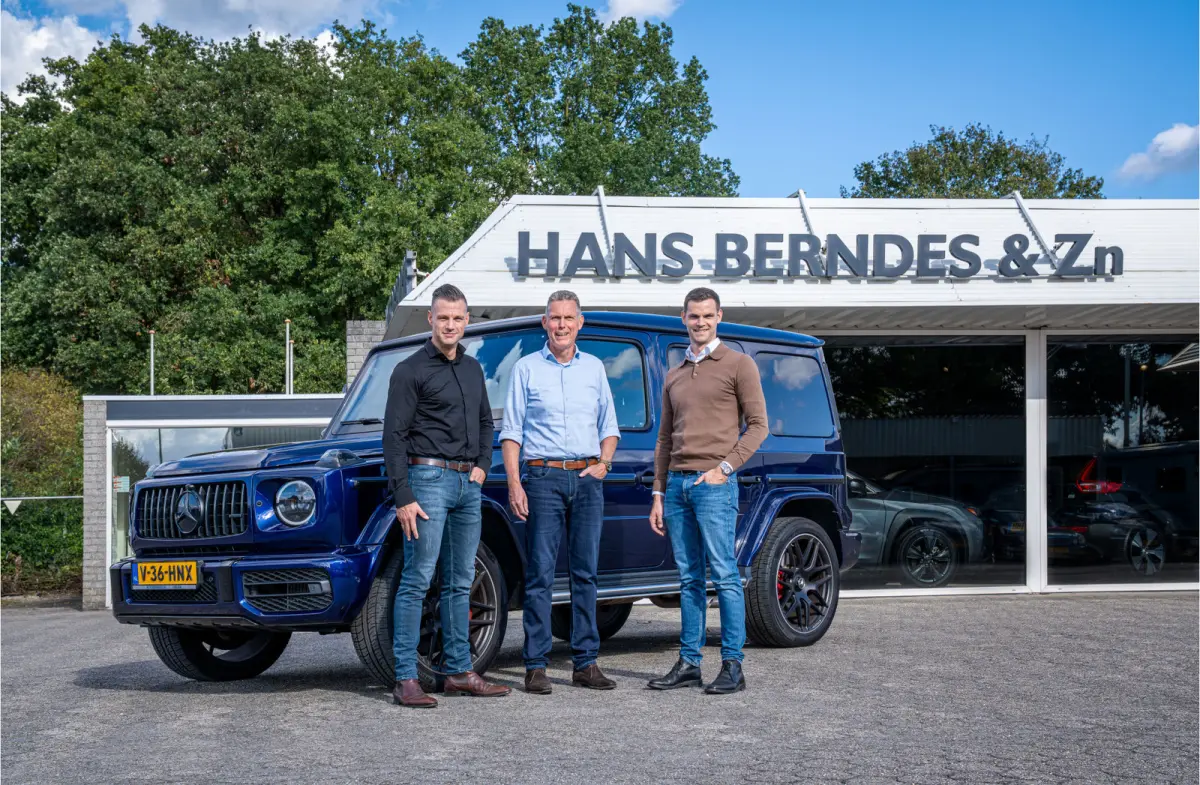 350 e PHEV Plug in 4MATIC Premium*Perfect MB Onderh.*BTW*1ste Eig*Luchtvering/Elek. Trekhaak/Pano/ACC met stuurhulp/360/Stoelverw./Stuurverw./MBUX/LED/Elek. Klep/Standkachel/Dodehoek/Rijstro