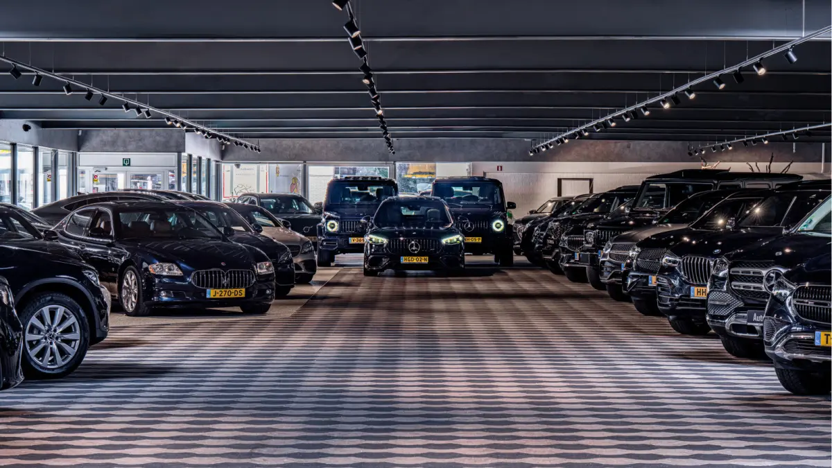 350 e PHEV Plug in 4MATIC Premium*Perfect MB Onderh.*BTW*1ste Eig*Luchtvering/Elek. Trekhaak/Pano/ACC met stuurhulp/360/Stoelverw./Stuurverw./MBUX/LED/Elek. Klep/Standkachel/Dodehoek/Rijstro