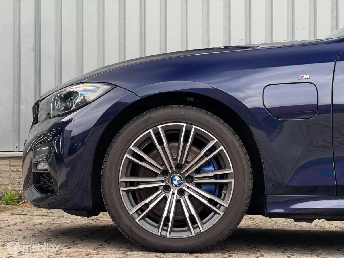 330e xDrive | M | Shadow Line |Alcantara