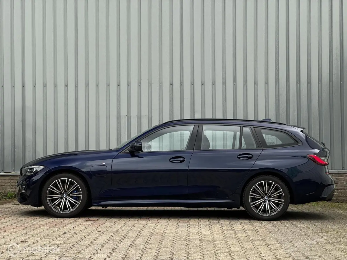 330e xDrive | M | Shadow Line |Alcantara