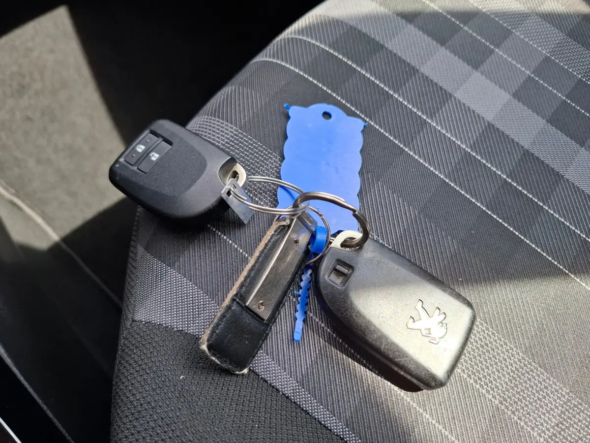 1.0 e-VTi Allure | Achterbank in delen neerklapbaar | Achteruitrijcamera | Apple Carplay/Android Auto|telefoonintegratie premiumApple carplay en androidauto ,achteruitcamera , climate regeli