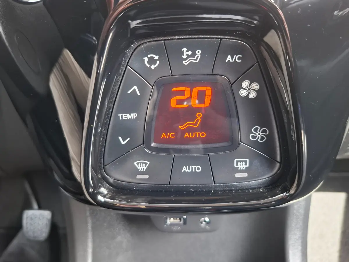 1.0 e-VTi Allure | Achterbank in delen neerklapbaar | Achteruitrijcamera | Apple Carplay/Android Auto|telefoonintegratie premiumApple carplay en androidauto ,achteruitcamera , climate regeli