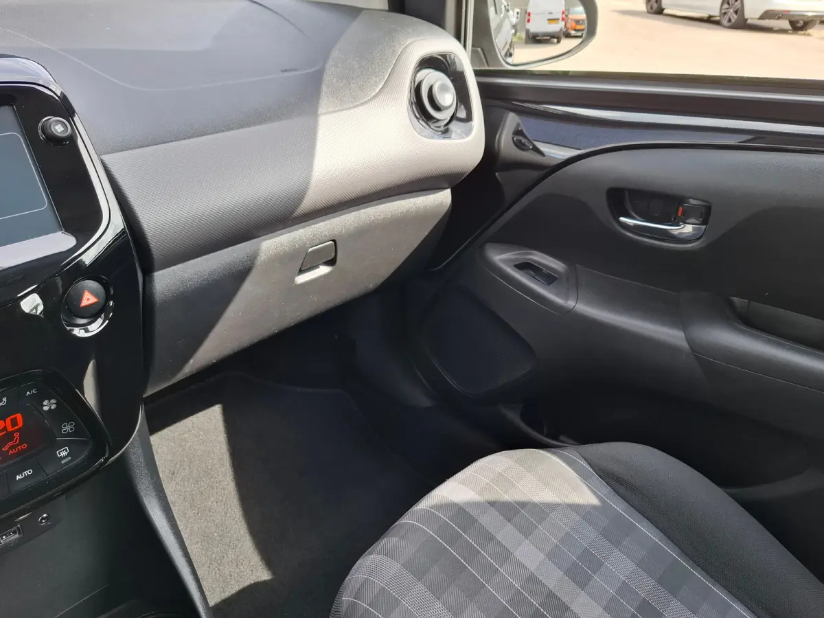 1.0 e-VTi Allure | Achterbank in delen neerklapbaar | Achteruitrijcamera | Apple Carplay/Android Auto|telefoonintegratie premiumApple carplay en androidauto ,achteruitcamera , climate regeli