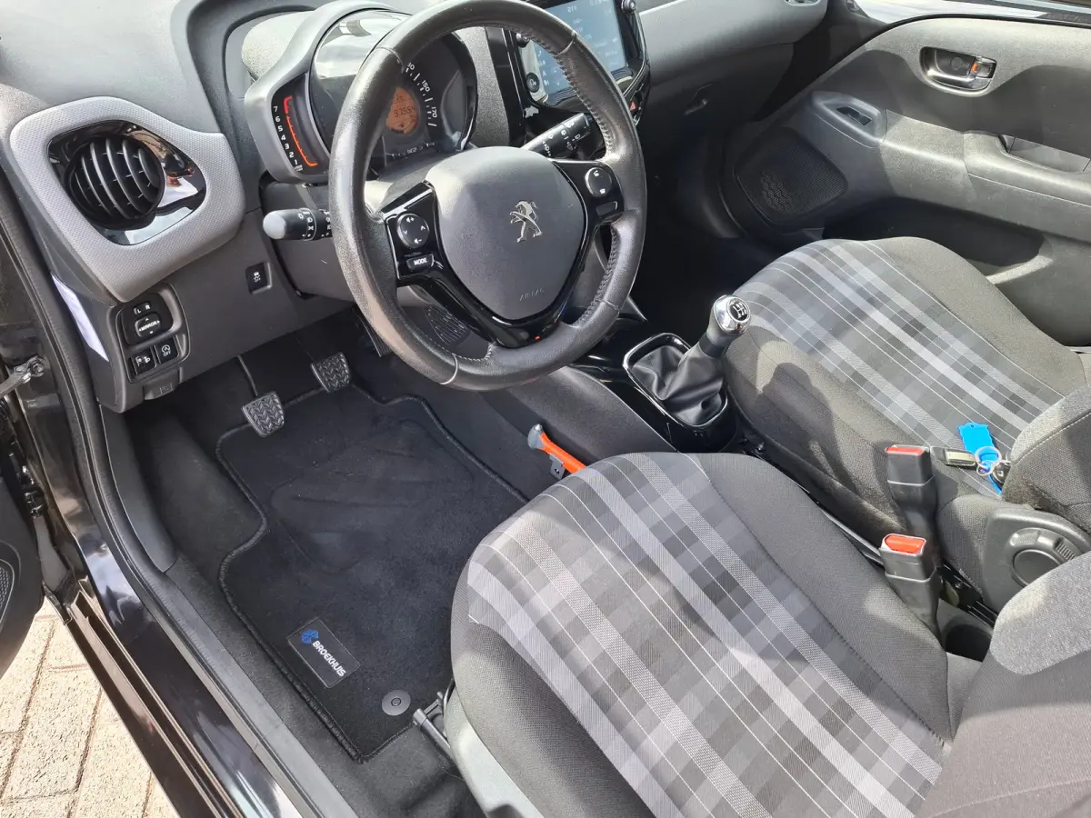 1.0 e-VTi Allure | Achterbank in delen neerklapbaar | Achteruitrijcamera | Apple Carplay/Android Auto|telefoonintegratie premiumApple carplay en androidauto ,achteruitcamera , climate regeli