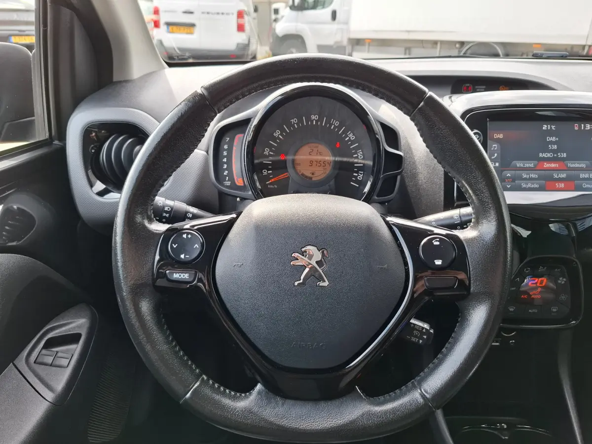 1.0 e-VTi Allure | Achterbank in delen neerklapbaar | Achteruitrijcamera | Apple Carplay/Android Auto|telefoonintegratie premiumApple carplay en androidauto ,achteruitcamera , climate regeli
