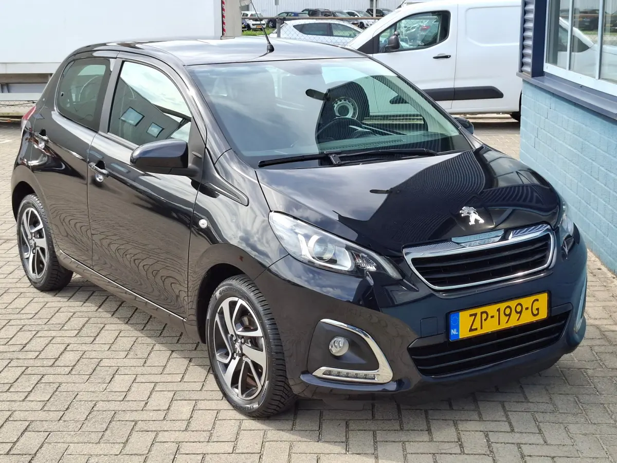 1.0 e-VTi Allure | Achterbank in delen neerklapbaar | Achteruitrijcamera | Apple Carplay/Android Auto|telefoonintegratie premiumApple carplay en androidauto ,achteruitcamera , climate regeli