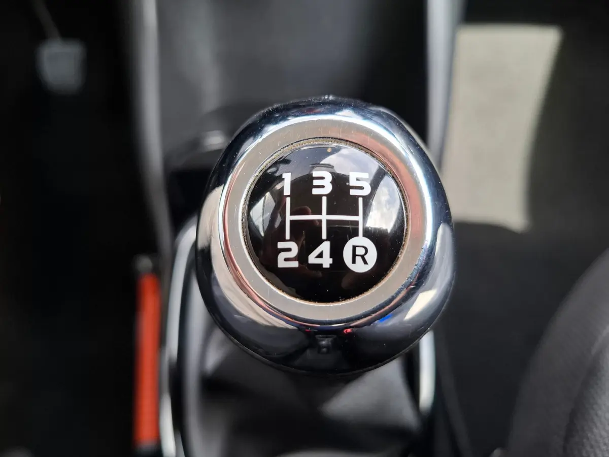 1.0 e-VTi Allure | Achterbank in delen neerklapbaar | Achteruitrijcamera | Apple Carplay/Android Auto|telefoonintegratie premiumApple carplay en androidauto ,achteruitcamera , climate regeli